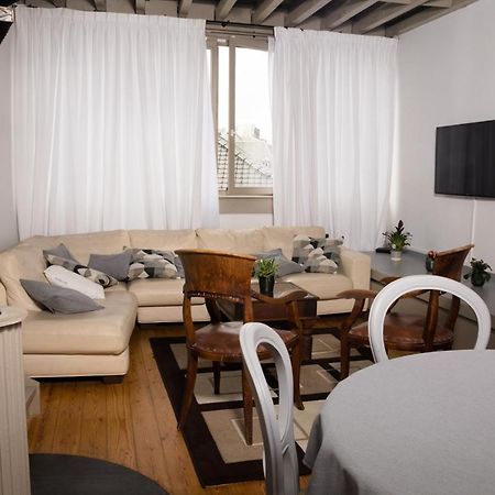Duplex dernier étage avec terasse à deux pas de la grand place Bruxelles Esterno foto