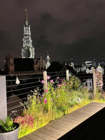 Duplex dernier étage avec terasse à deux pas de la grand place Bruxelles Esterno foto