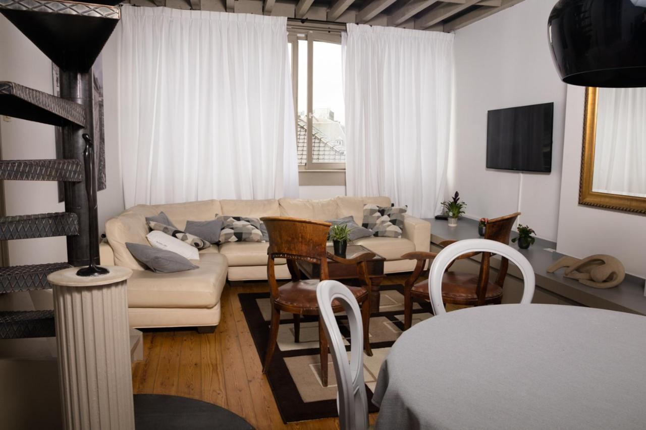 Duplex dernier étage avec terasse à deux pas de la grand place Bruxelles Esterno foto