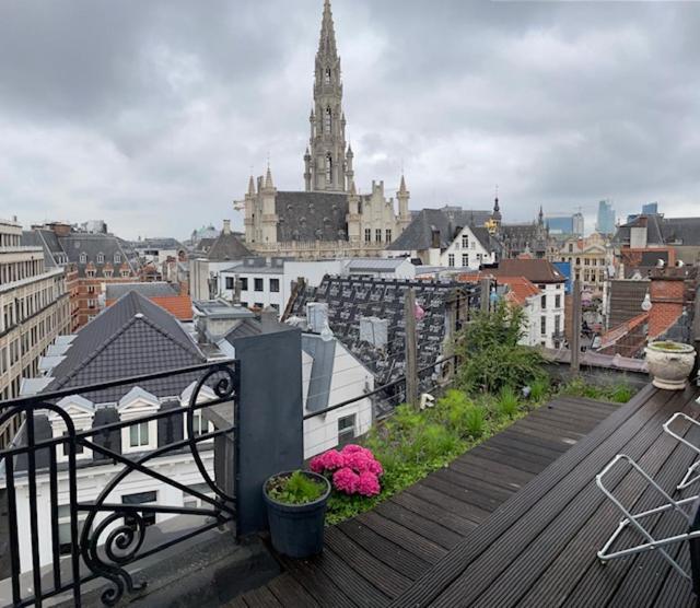 Duplex dernier étage avec terasse à deux pas de la grand place Bruxelles Esterno foto